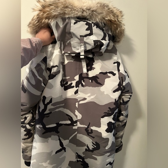 Selling Black Label Canada Goose Parka Chateau Size S - Picture 2 of 3